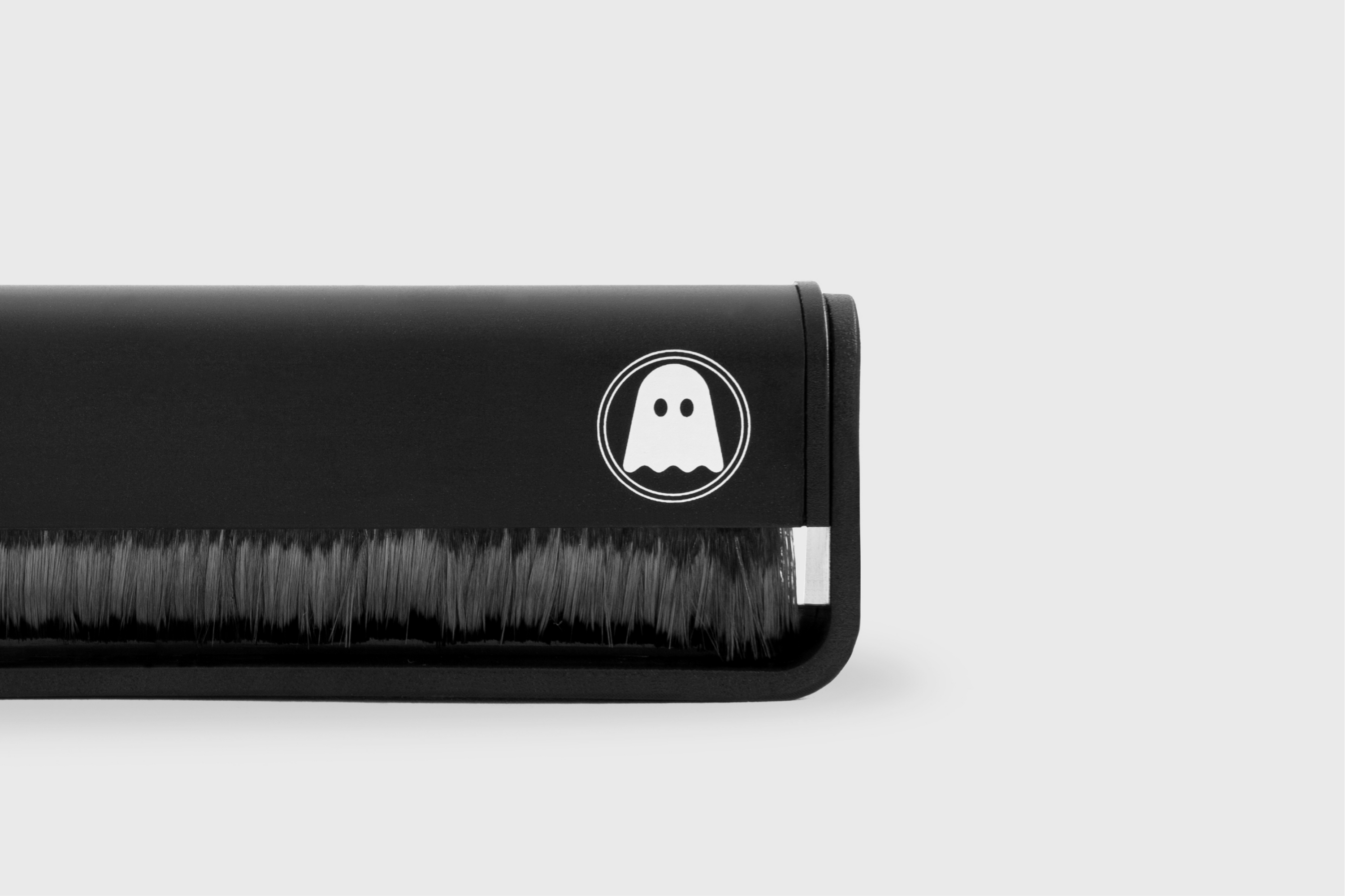 Ghostly anti-static vinyl brush